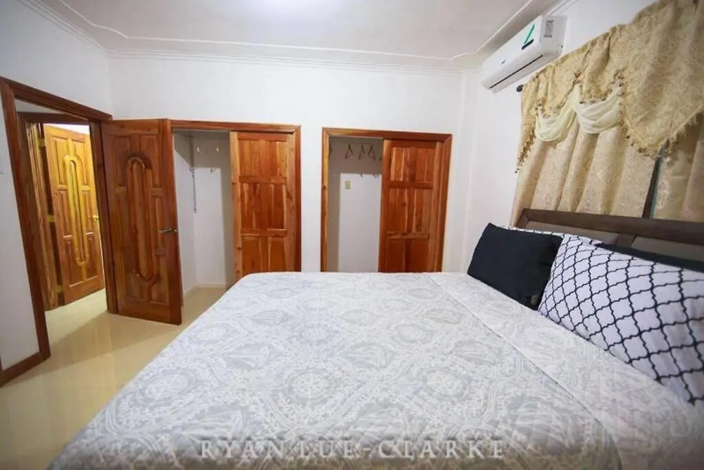 Shan'S Manor.... Excellent Location!!! Kingston 0*,  Jamaica